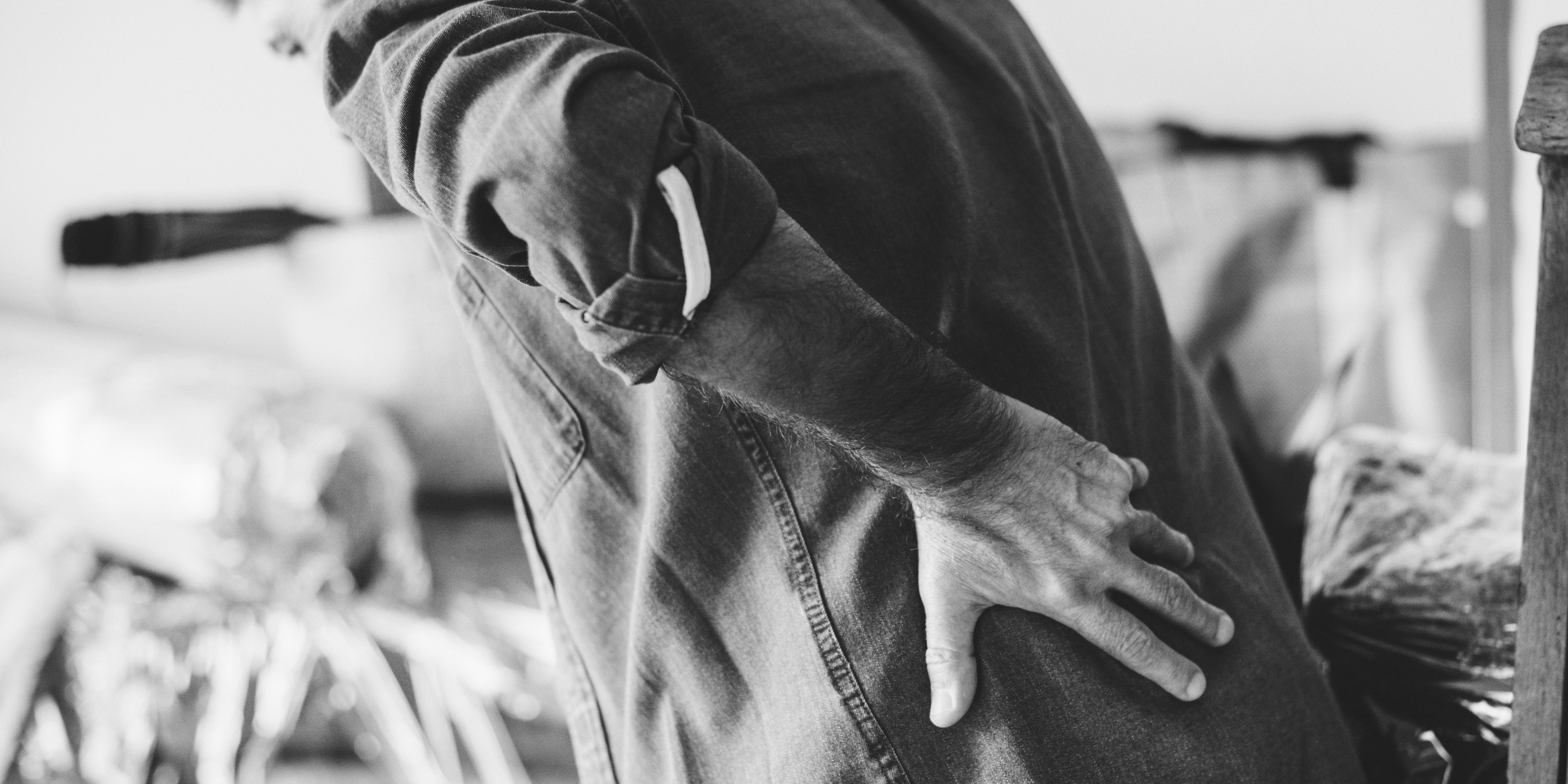 ache-adult-back-pain-1573823 expertise rique grave