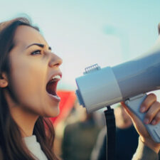 Membre d'un CSE qui lance un droit d'Alerte à la direction pour défendre un salarié